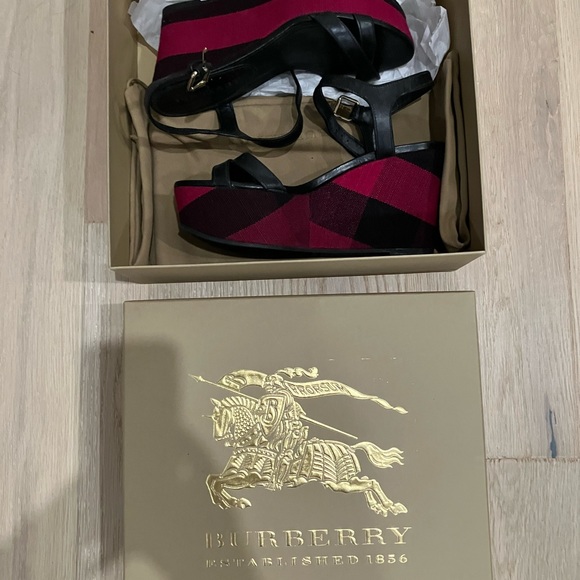 Burberry platforms. Size 38. - Picture 3 of 5